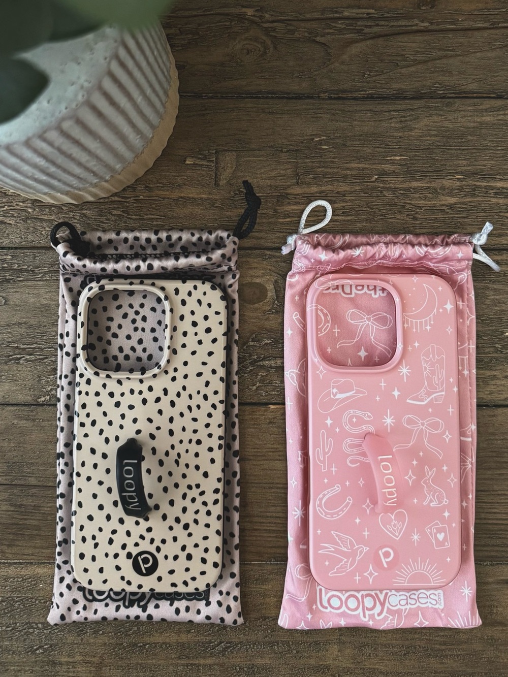 2 Loopy Cases IPhone 16 Pro (smaller phone)